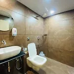 Guest house Glitz Riza - Nr Nesco Exhibition Centre Goregaon Mumbai