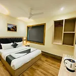 Glitz Riza - Nr Nesco Exhibition Centre Goregaon 2* Mumbai