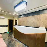 Guest house Glitz Riza - Nr Nesco Exhibition Centre Goregaon 2*