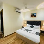 Guest house Glitz Riza - Nr Nesco Exhibition Centre Goregaon