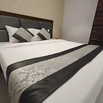 Hotel Morya Residency Parel 2*