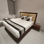 Hotel Morya Residency Parel 2*