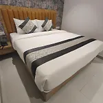 Morya Residency Parel Hotel 2*