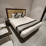 Morya Residency Parel 2*