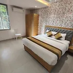 Morya Residency Parel 2*
