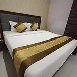 Morya Residency Parel 2*
