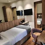 Maxxvalue Midc - Andheri Hotel