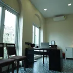The Colaba Pod *