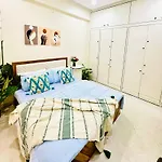 Cozy 1 Bhk Prime Location On Linking Road, Bandra