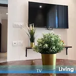 Apartment 1br Theme In Powai By Florastays