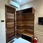 M E R I T O N Hotel T-2