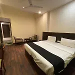 Hotel Aksa Inn Near Juhu Beach