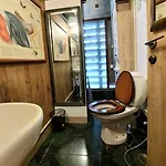 Cosy Artistic In Andheri H * Mumbai
