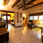 Cosy Artistic In Andheri H Mumbai