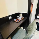 Sky Suite-sahar Cargo And Intl Airport Hotel *