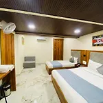 Hotel Avk-Near Kokilaben Hospital & Versova Beach- Rooms With Kitchen