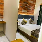 Hotel Double Crown Mumbai Airport T2