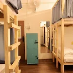 Locomo Mini - 9 Mins From Airport Hostel Mumbai