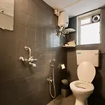 Locomo Mini - 9 Mins From Airport Hostel *