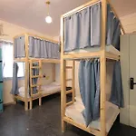 Locomo Mini - 9 Mins From Airport Hostel *