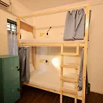 Locomo Mini - 9 Mins From Airport Hostel Mumbai