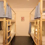 Locomo Mini - 9 Mins From Airport Hostel *