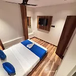 Hotel Lavish Park