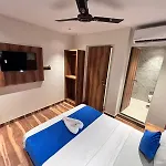 Hotel Lavish Park