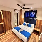 Hotel Lavish Park