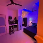 Ivy Splendour Blu Private Studio, Oshiwara,