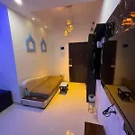 Ivy Splendour Blu Private Studio, Oshiwara,