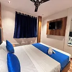 Hotel Lavish Park