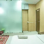 Lokhandwala Residency By Glitz Hotel