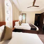 Hotel White Pearl - Colaba 3*