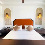 White Pearl - Colaba 3*