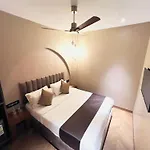 White Pearl - Colaba Hotel 3*