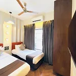 Hotel White Pearl - Colaba 3*
