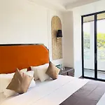 Hotel White Pearl - Colaba 3*