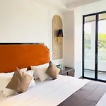 Hotel White Pearl - Colaba 3*
