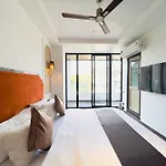 Hotel White Pearl - Colaba 3*