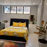 Casa Aloha - Stylish Luxe 2bed 3bath Luxury Apartment Mumbai