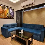 Solace - 1 Bhk - Walk Away Carter Rd * Mumbai