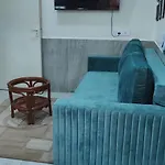 Cozy 1 Bhk Prime Location On Linking Road, Bandra