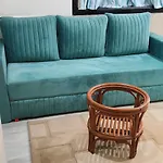 Cozy 1 Bhk Prime Location On Linking Road, Bandra
