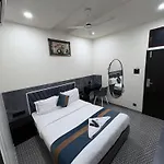 Diamond Hotel 3*