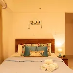 Breezy, Bright, Upper Floor 2Bhk Nr Bkc & Airport