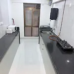 Coastal Chic - 10min From Airport Apartment