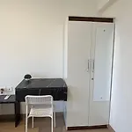 Coastal Chic - 10min From Airport Apartment *