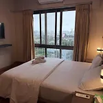 Coastal Chic - 10min From Airport Apartment Mumbai