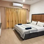 Apartment Coastal Chic - 10min From Airport Mumbai